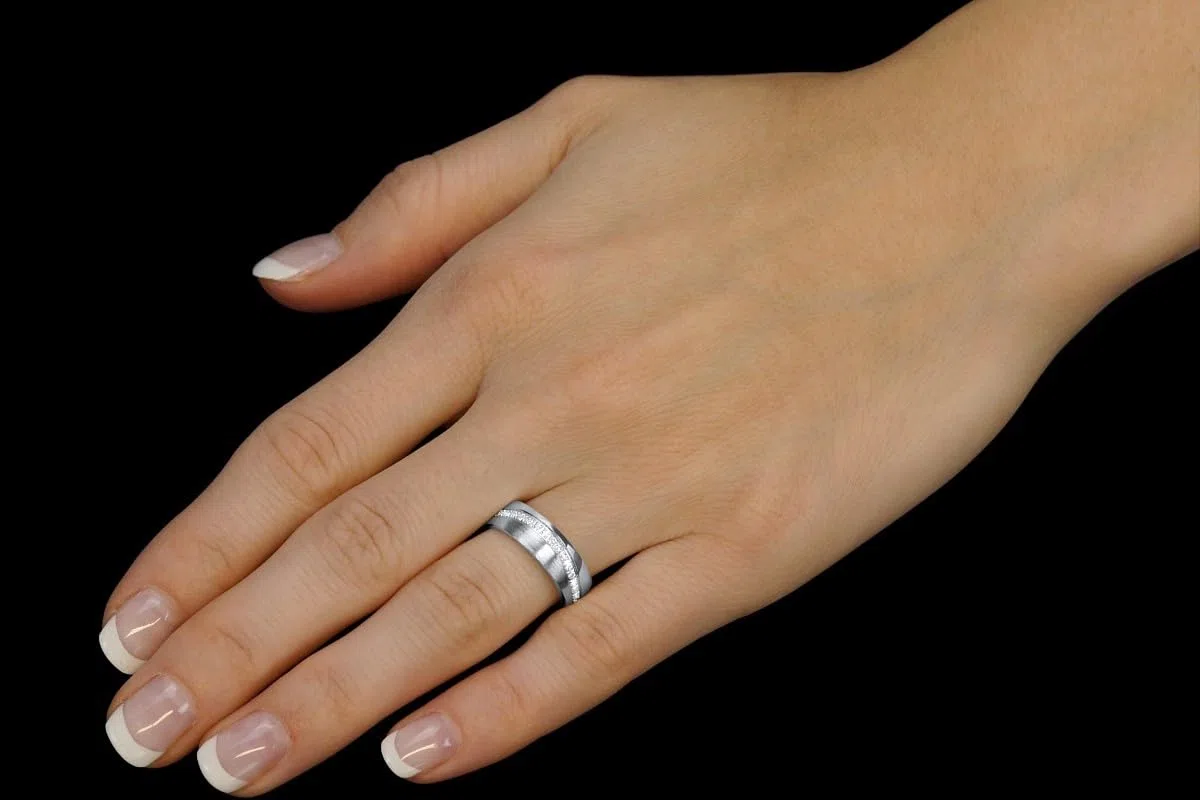 SILVEGO Damen Ehering Silber 925 mit Zirkonia GLAMIS
