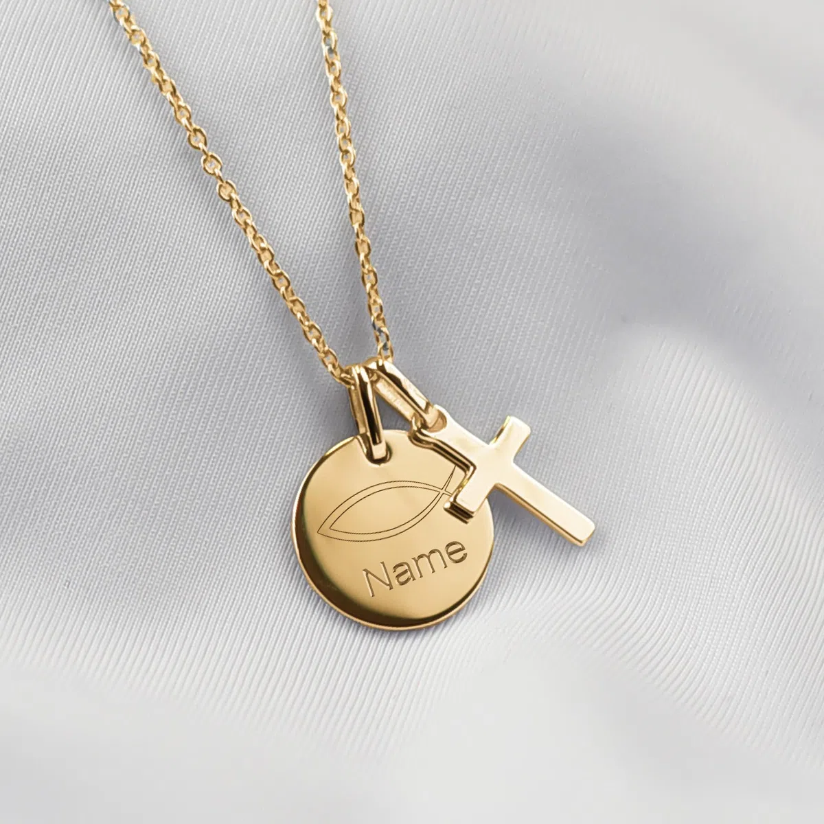 Amoonìc Taufkette mit Kreuz | Personalisierte Kette für Mädchen Jungen Baby Kinder mit Gravur Namen | Geschenk zur Taufe und Kommunion Taufgeschenk Patenkind | Kinderkette Namenskette.