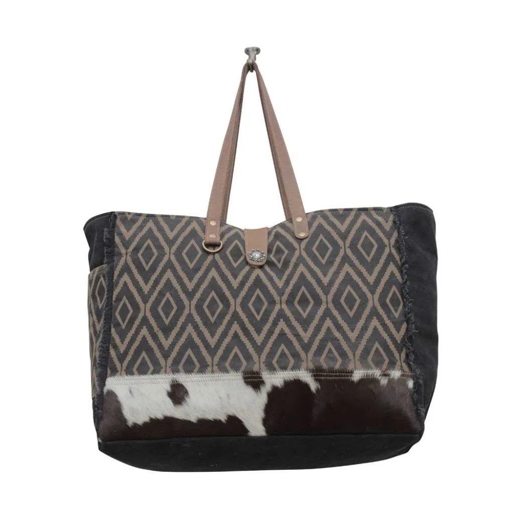 Myra Bag Western Leder Weekender Bag für Damen - Baumwolle & Upcycled Canvas Boho Umhängetasche Umber Johannisbeere