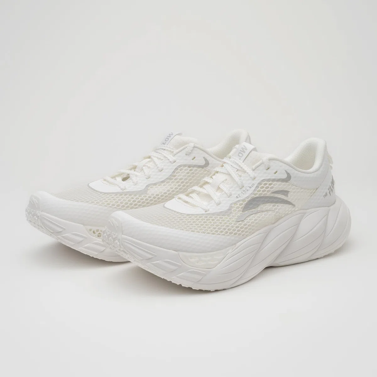 THE FLOW Langstrecke Laufschuhe Herren Damen, Leichte Wanderschuhe mit maximaler Luftzirkulation Federneder Dämpfung, Atmungsaktive Schnürschuhe für Marathon, Trailrunning, Walking & Fitness