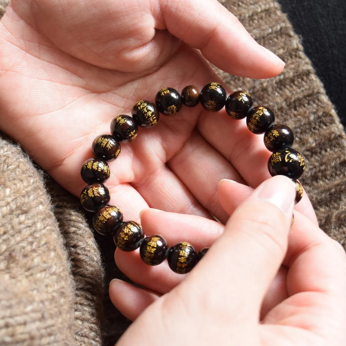 Schwarzes Ebony Herz Sutra Schnitzerei Perlen Armband Japanische Juzu Dhyana Zen Meditation Handmade Geschenk für Männer Elastisches Stretch Mala Armband für Männer