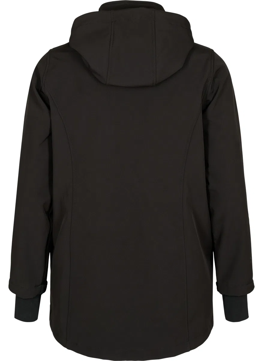 Zizzi Softshelljacke für Damen Große Größen - Übergangsjacke Kurz - Atmungsaktiv, Winddicht & Wasserabweisend - mit Kapuze - Jacke aus Softshell-Material - mit Fleece Gefüttert