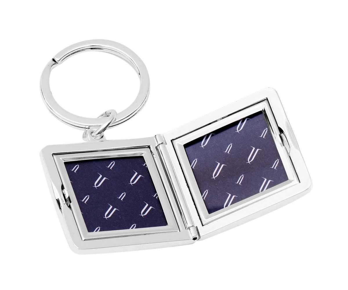 Design Medaillon Mit Gravur Silber Zum Aufklappen 2 Fotos Foto Schlüsselanhänger Rahmen Bilderrahmen Eckig Amulett Schmuck Aufklappbar Öffnen Freundschaft