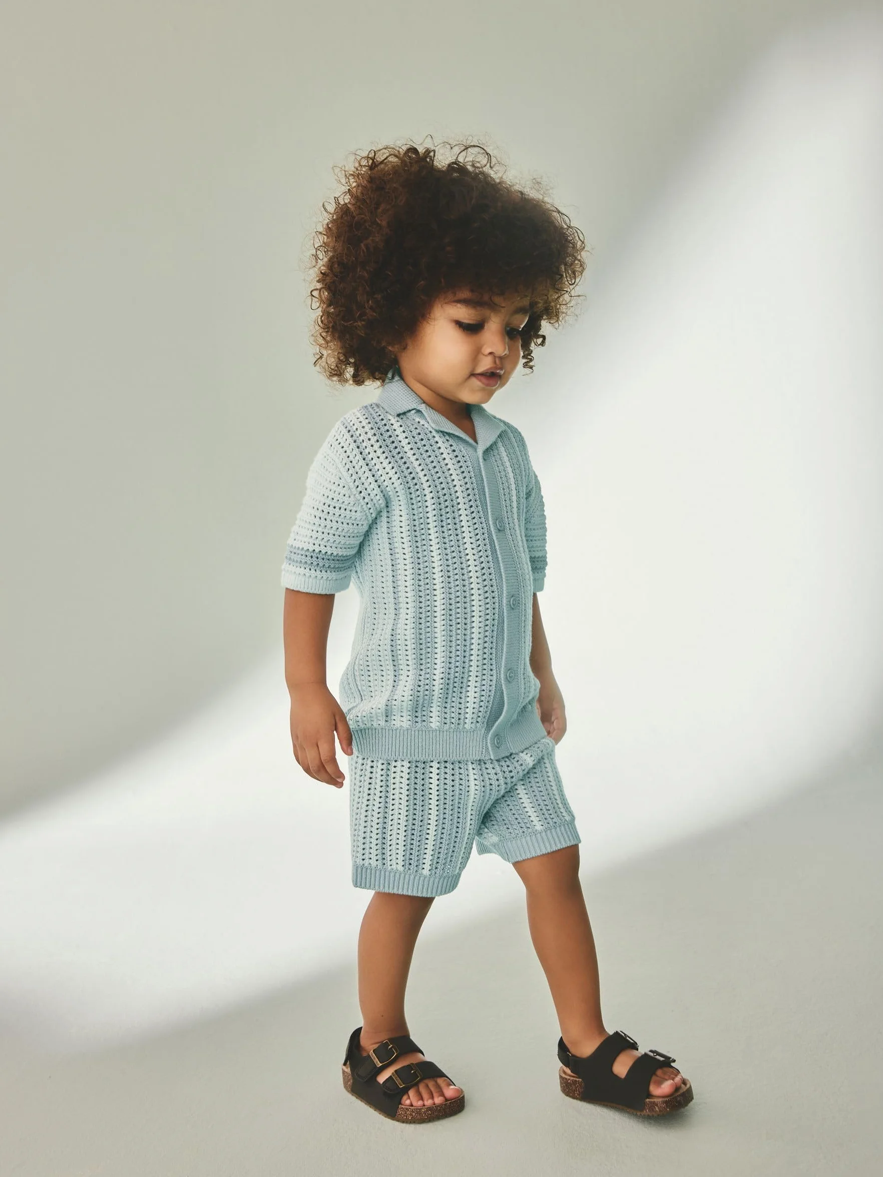NEXT Jungen Standard Kurzarm-Hemd mit Häkel- + Strickdetails und Shorts 62-140