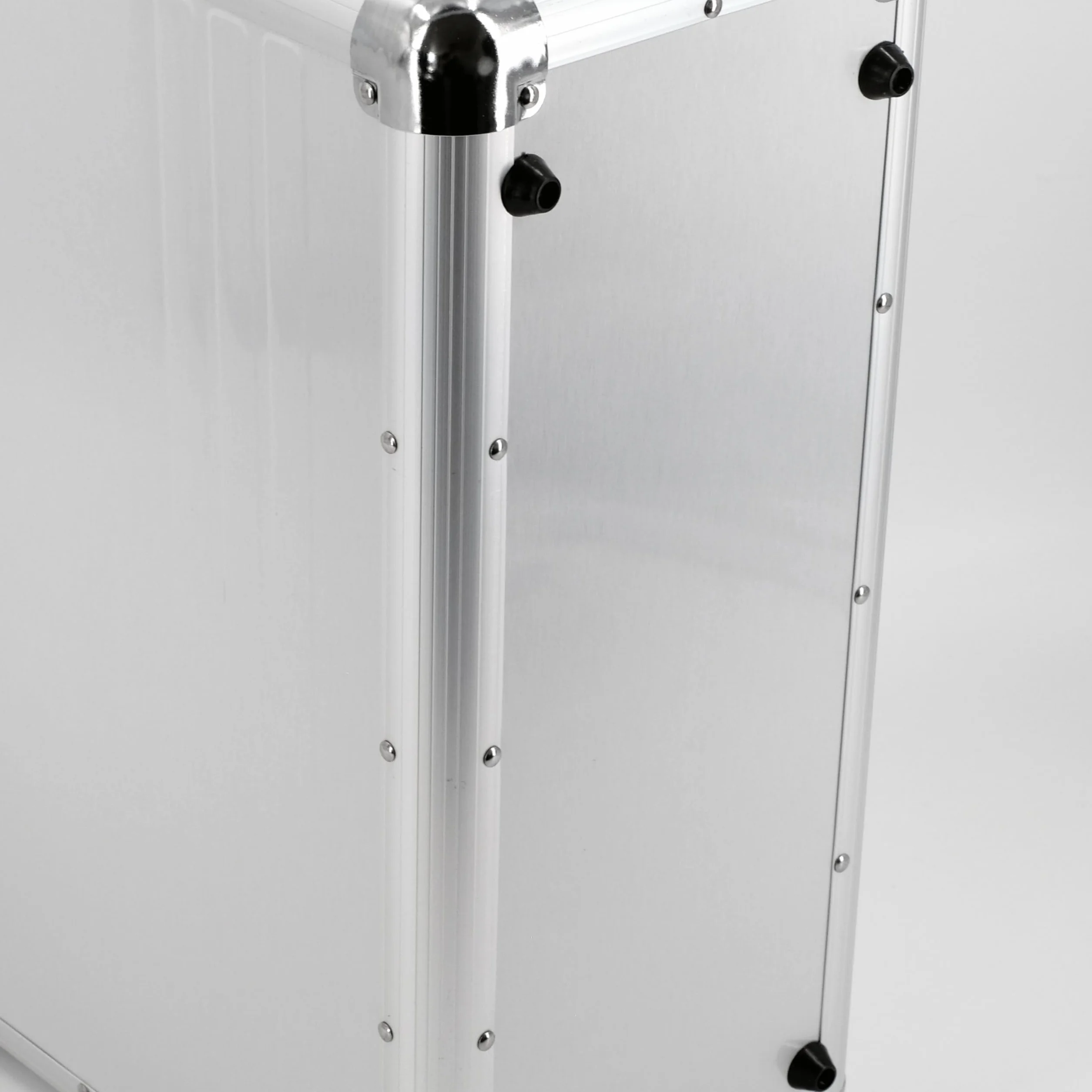 ALUMAXX 45119 Pilotenkoffer BETHA, Piloten Koffer aus glattem Aluminium, Dokumentenkoffer Alu, Aktenkoffer mit Zahlenschloss, Koffer 47 cm, Businesskoffer für 17" Notebooks, Silber, 47 x 38 x 20 cm