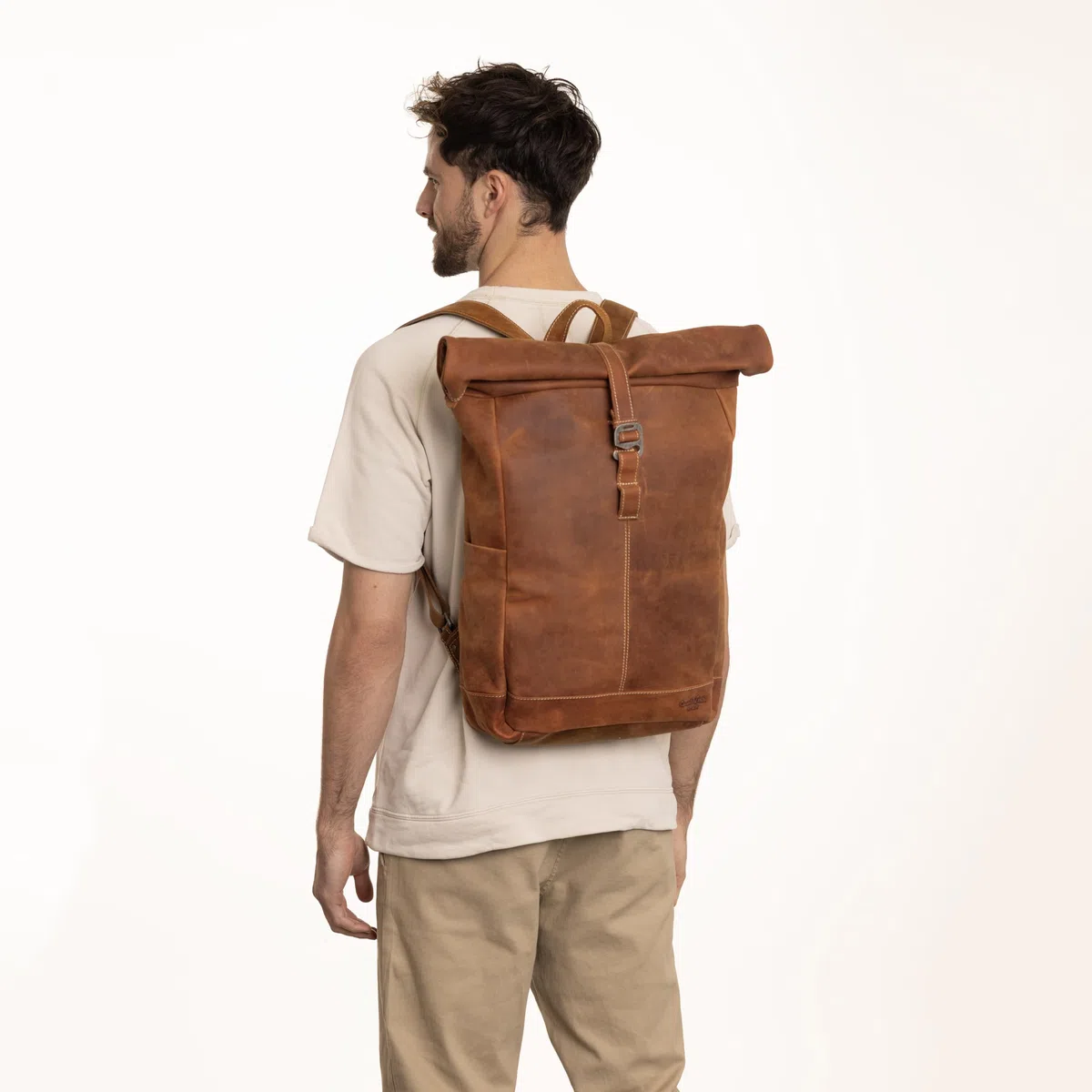 Gusti Leder „Bendik“ Rolltop Rucksack – Lederrucksack Braun für Damen & Herren, Vintage Cityrucksack aus Echtleder, Laptop Rucksack & Outdoor Backpack für Alltag, Uni & Reisen