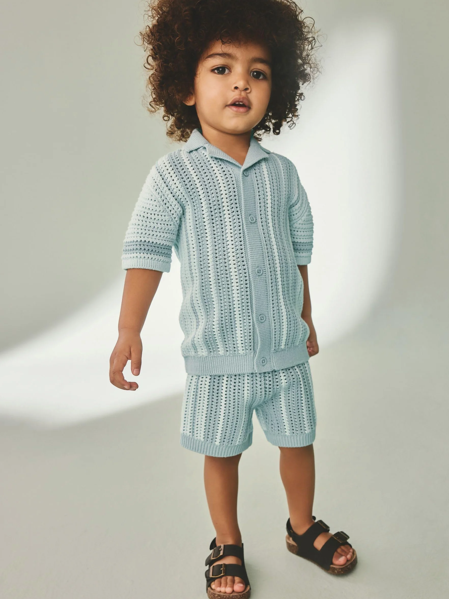 NEXT Jungen Standard Kurzarm-Hemd mit Häkel- + Strickdetails und Shorts 62-140