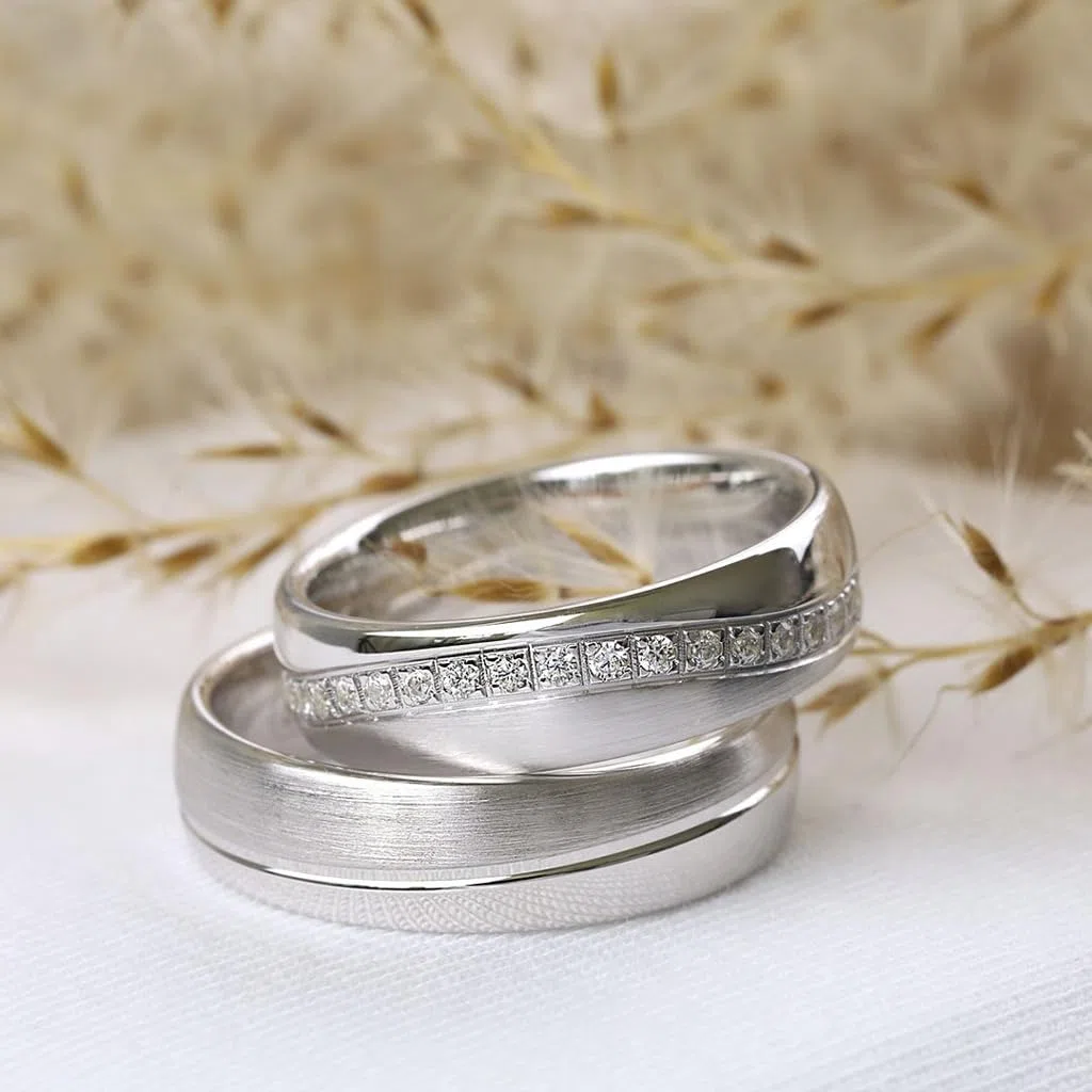 SILVEGO Damen Ehering Silber 925 mit Zirkonia GLAMIS