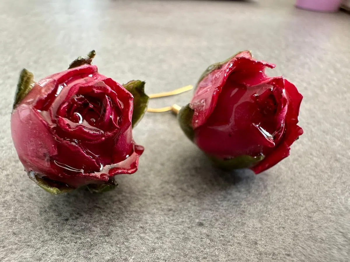 Handgemachte Ohrringe aus Echten Rosen mit Edelstahl
