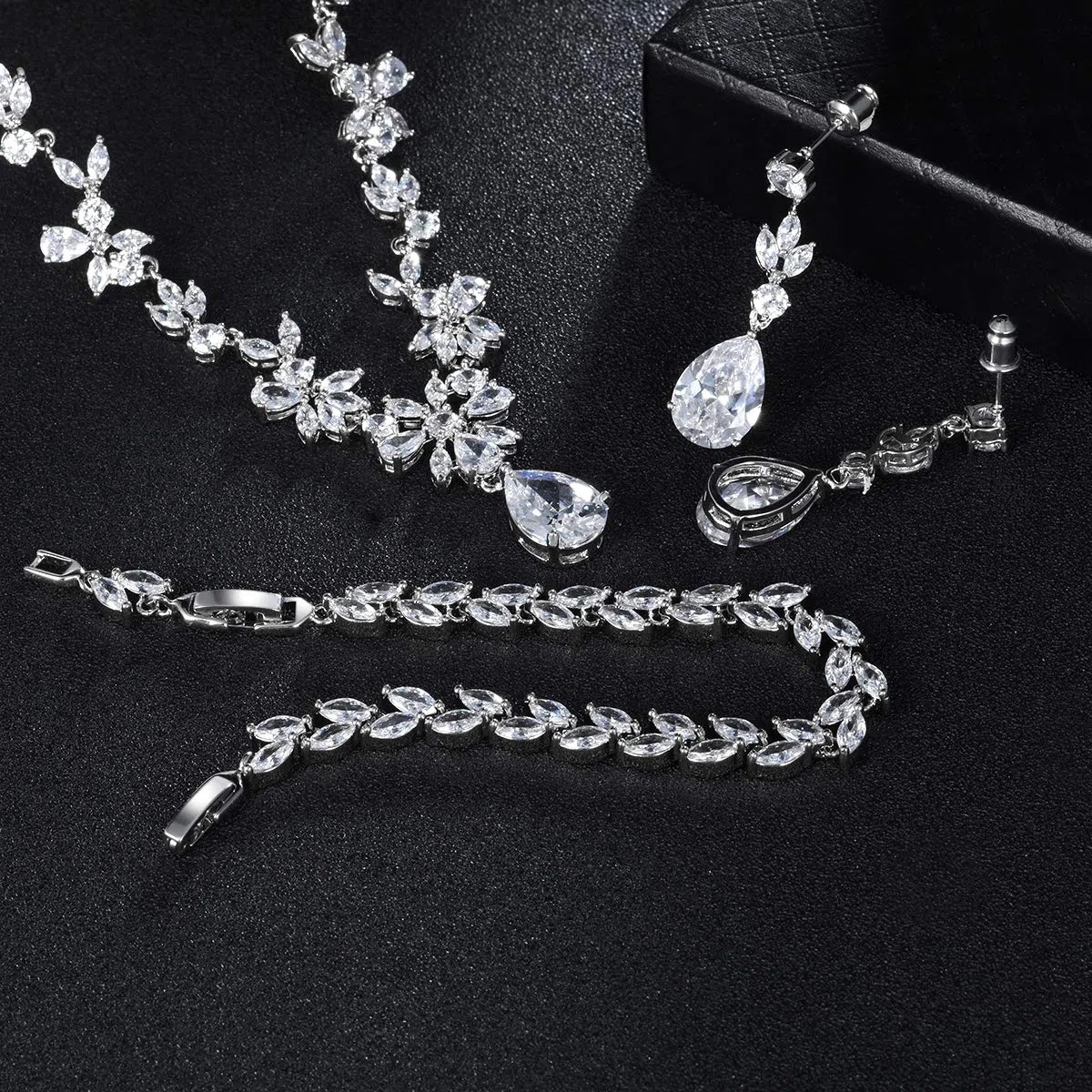 Hochzeit Schmuckset für Damen, Halskette & Ohrringe & Armband Set, Blumen Braut Schmuck Set mit 5A Weiß Zirkonia, Allergenfrei Hochzeitsschmuck für Braut Brautjungfern