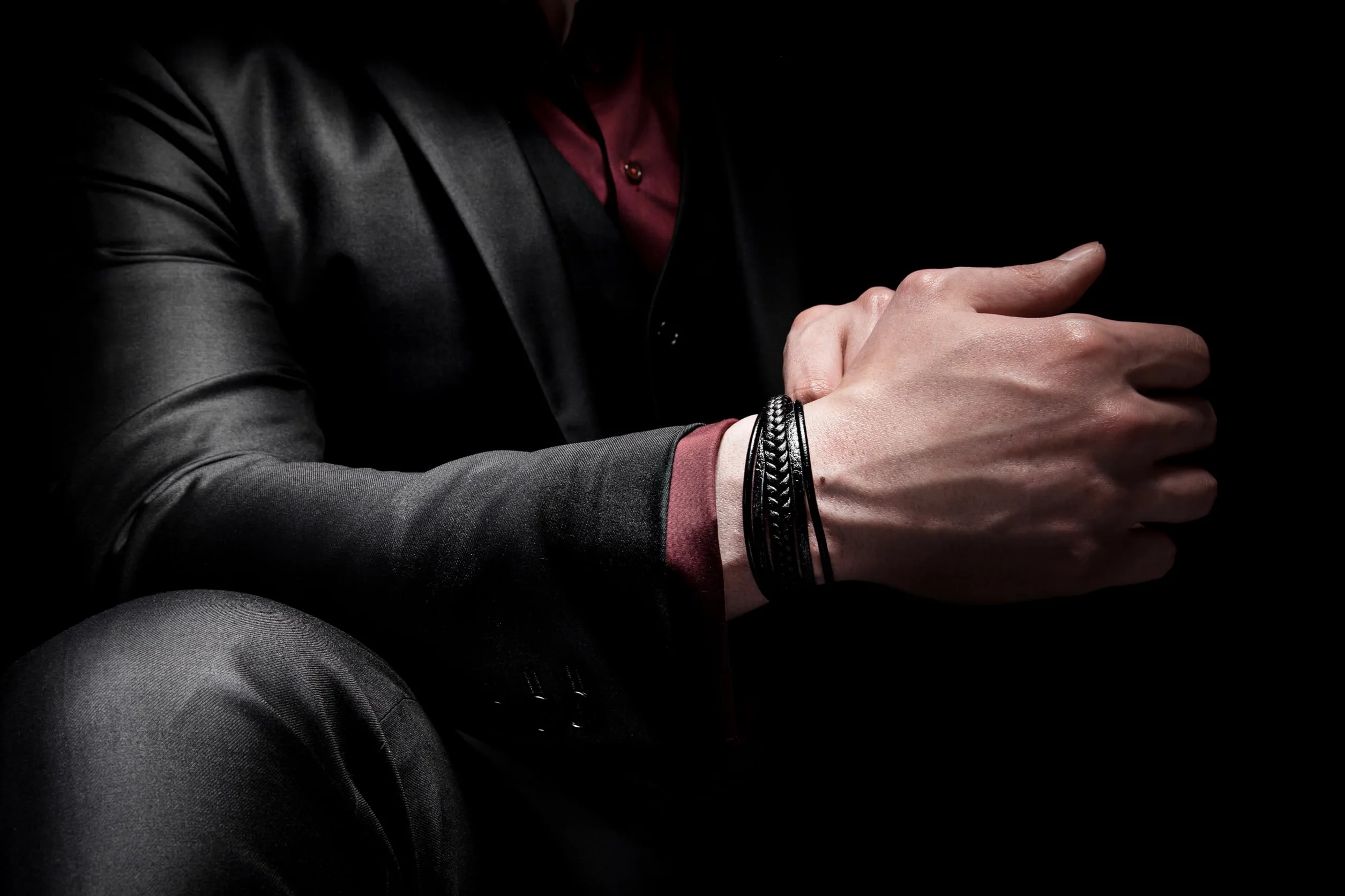 SERASAR Premium Echtlederarmband für Männer [Braid] in Schwarz & Braun | Verschiedene Längen | Magnetverschluss aus Edelstahl | Inklusive Schmuckschachtel | Tolles Geschenk für Männer