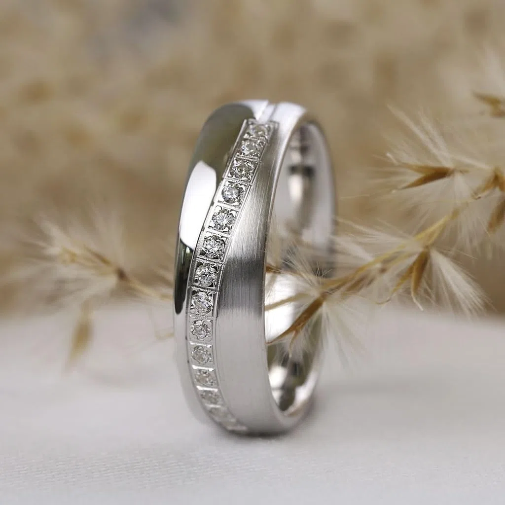 SILVEGO Damen Ehering Silber 925 mit Zirkonia GLAMIS
