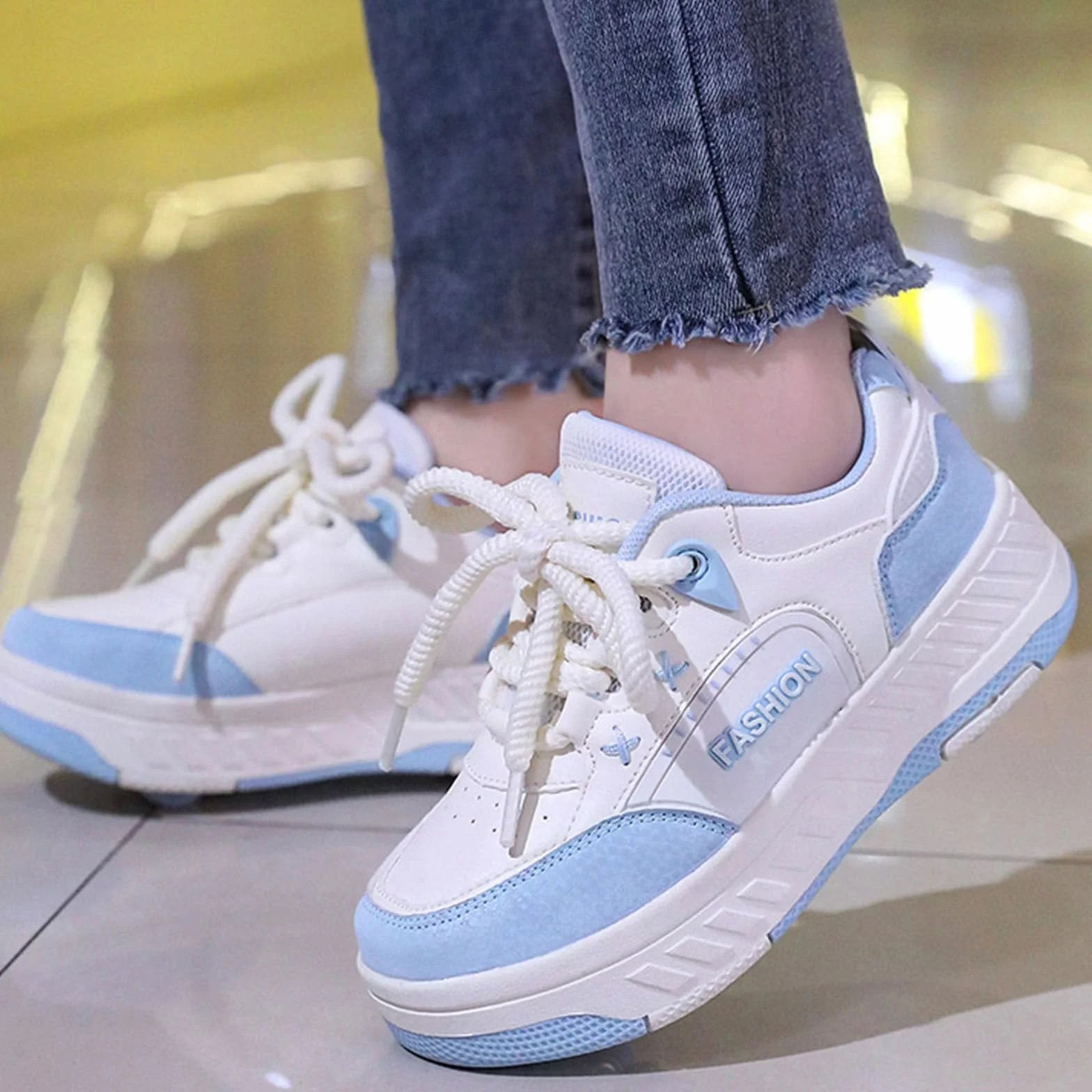 Surwin Schuhe mit Rollen Kinder Mädchen Jungen, Turnschuhe mit 4 Rollen Rollschuhe Schuhe Schnüren Design Skateboardschuhe Roller Skate Shoes Rollschuhe Sneaker für Sport