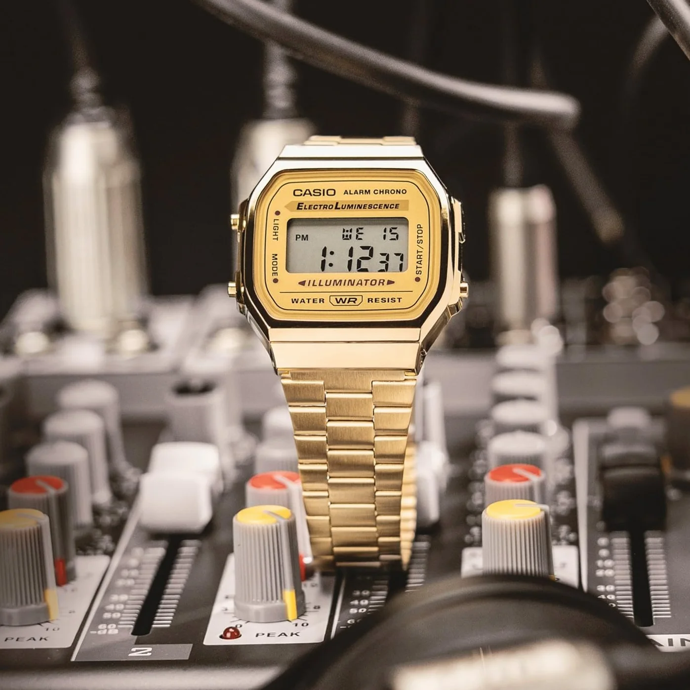 Casio Unisex Erwachsene Digital Quarz Uhr mit Edelstahl Armband